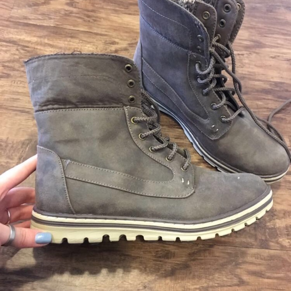 Cliffs by White Mountain Brown Winter Bootie
